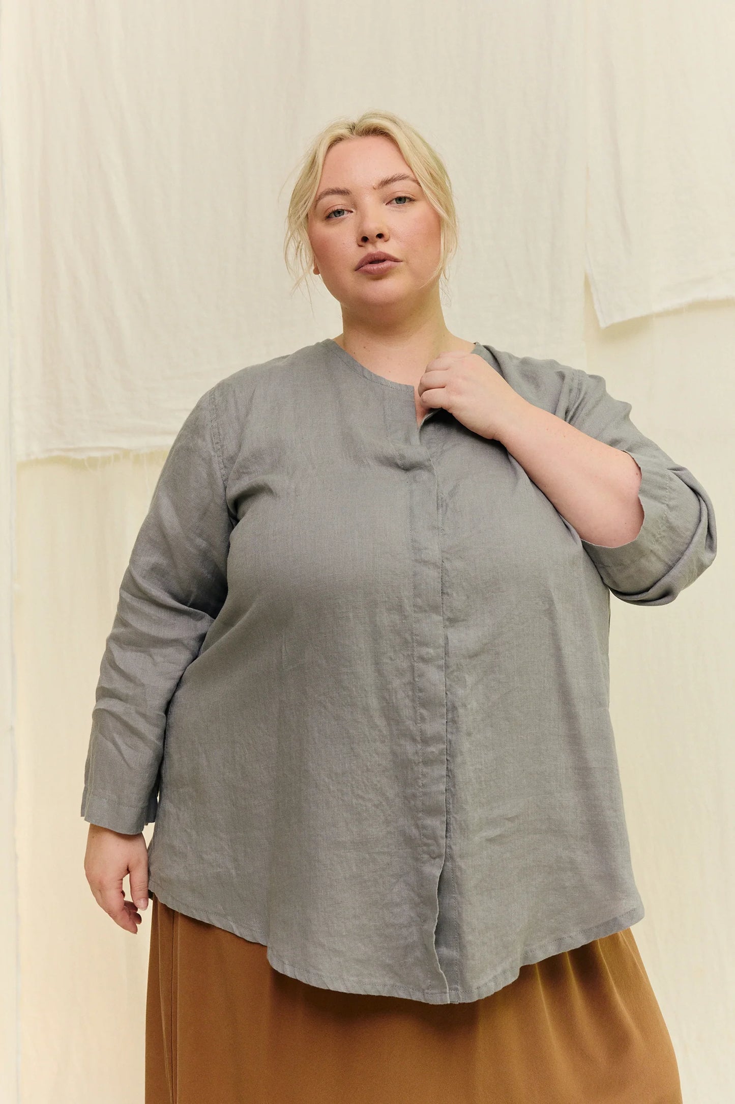 Long Sleeve Kara Snap Top in Lightweight Linen