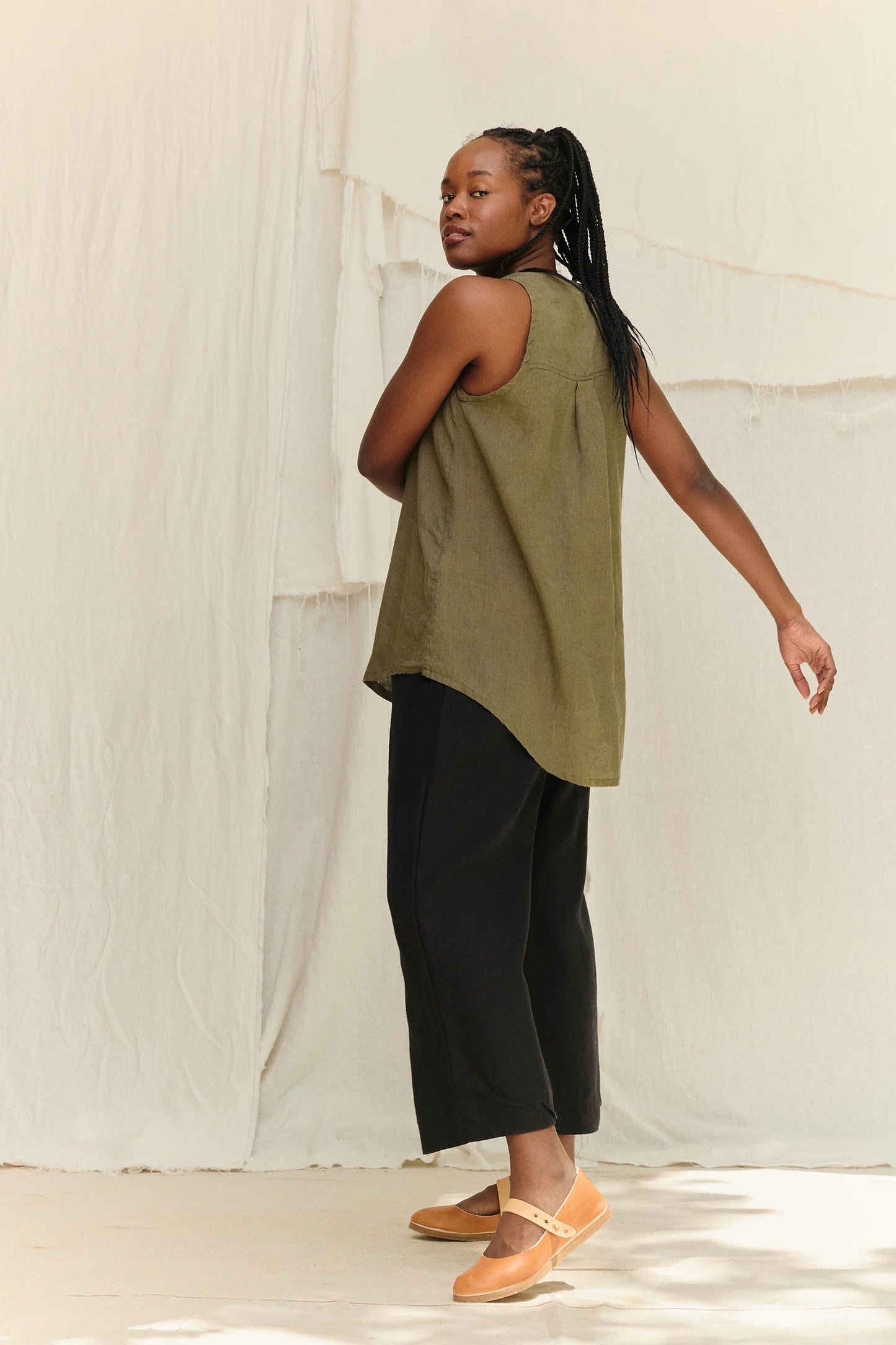 Sleeveless Kara Snap Top in Lightweight Linen