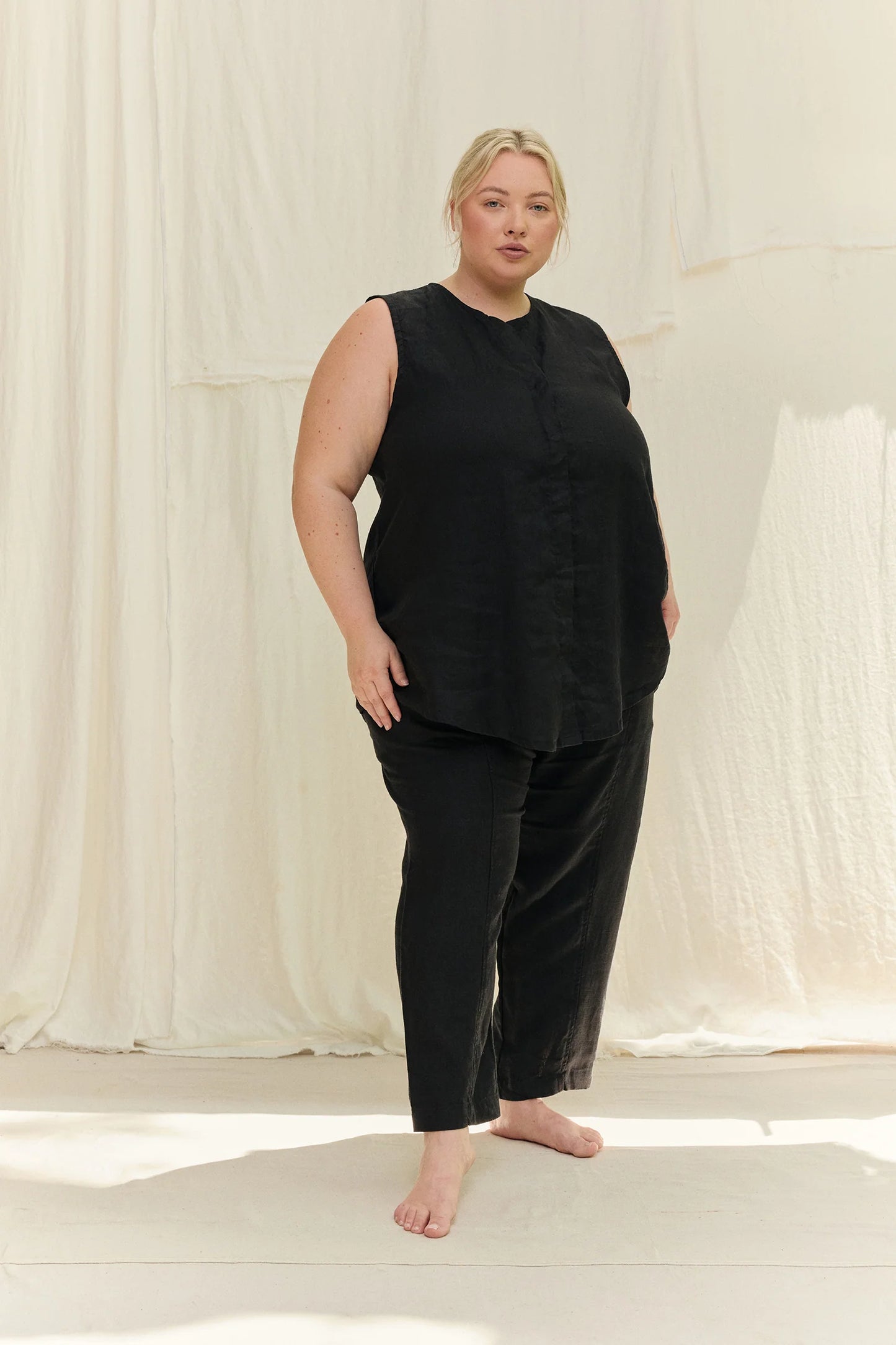 Sleeveless Kara Snap Top in Lightweight Linen