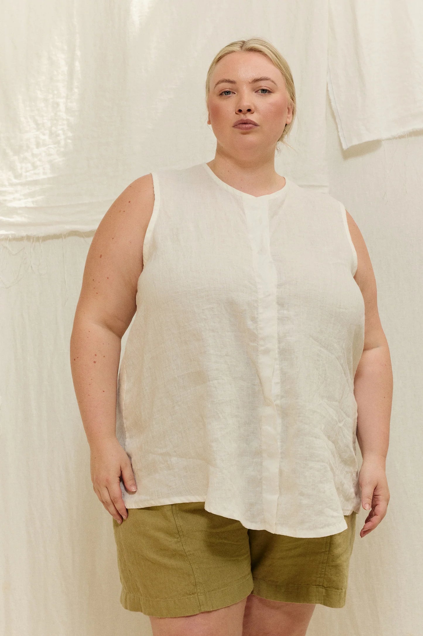 Sleeveless Kara Snap Top in Lightweight Linen