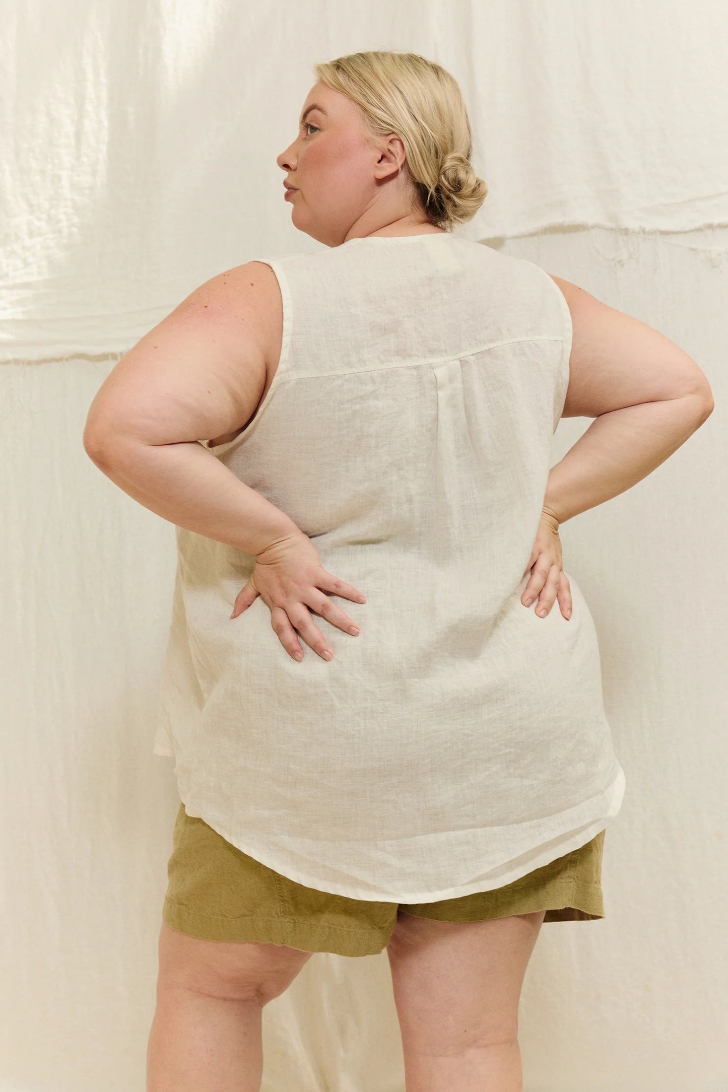 Sleeveless Kara Snap Top in Lightweight Linen